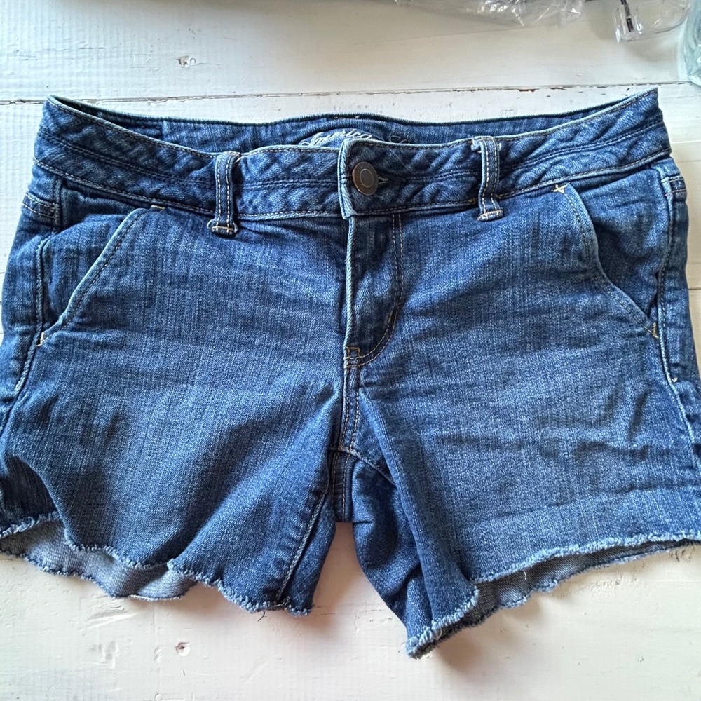 American Eagle Stretch Denim Cutoff Shorts Medium Wash Size 8 Flap Pocket